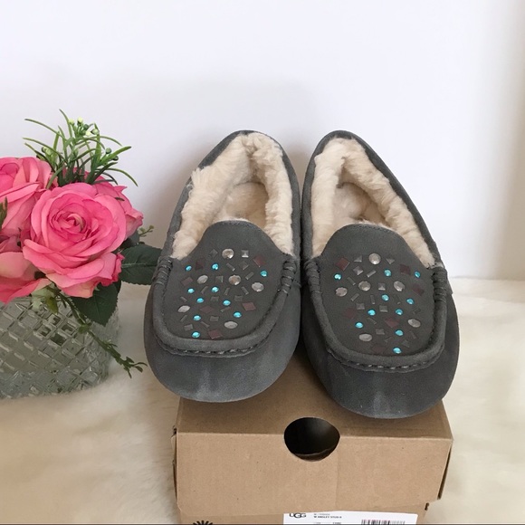 UGG Ansley Stud II Moccasin - Picture 1 of 12